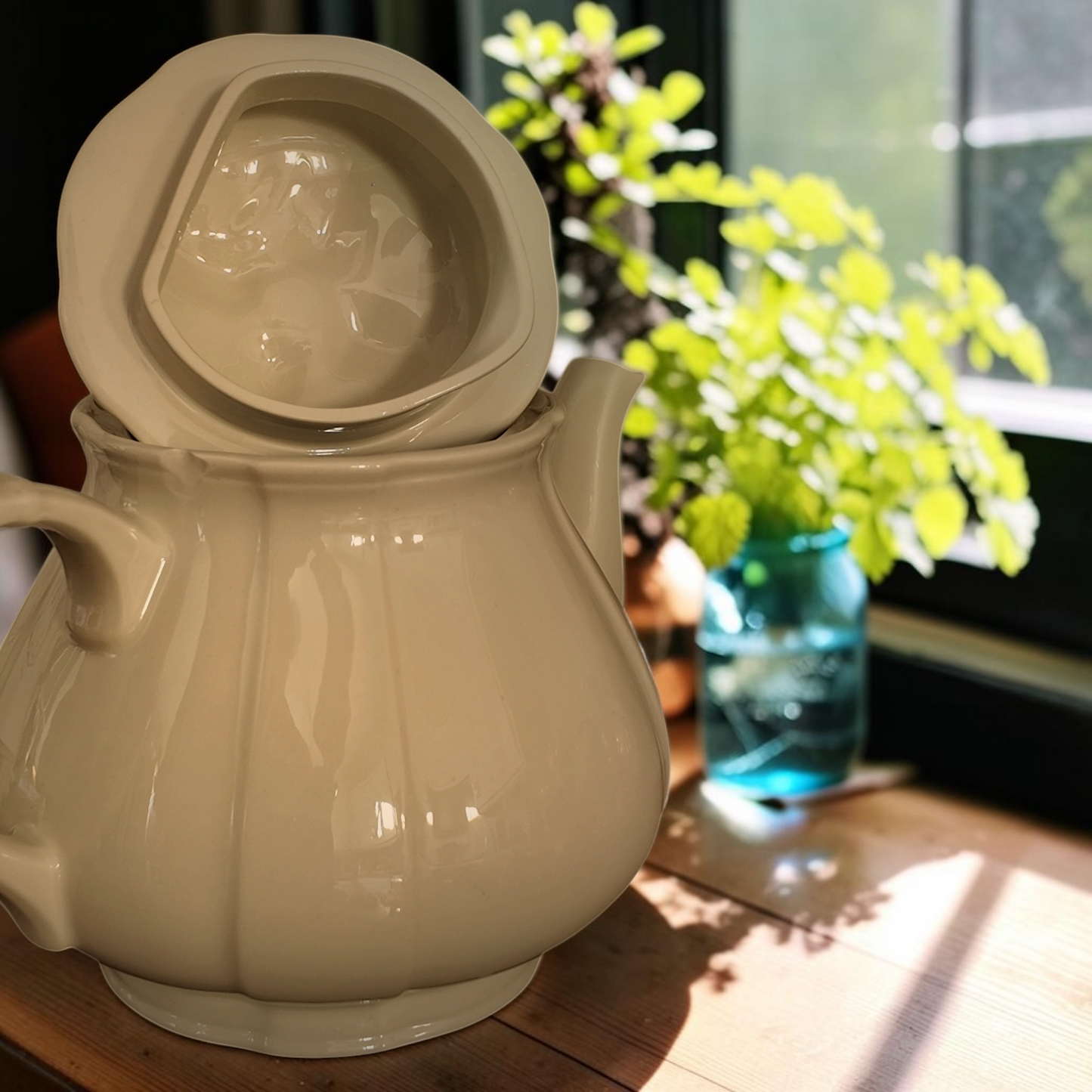 The Manoir Teapot